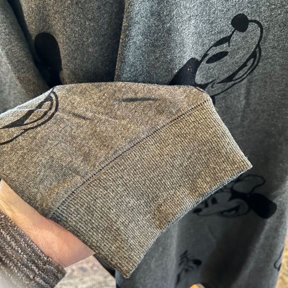 Torrid Women's 6 Disney Mickey & Minnie Mouse gray classic so soft sweatshirt - Picture 5 of 12